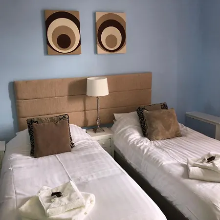 Peasehill 3* Leeds (West Yorkshire)