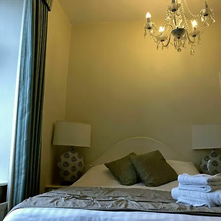 Peasehill 3* Leeds (West Yorkshire)